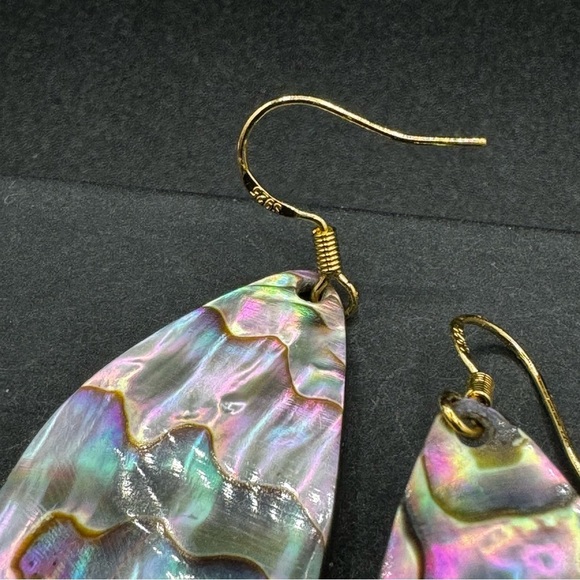 Stunning Mother of Pearl Tear Drop Earrings 14k gold plated hooks - Picture 6 of 9